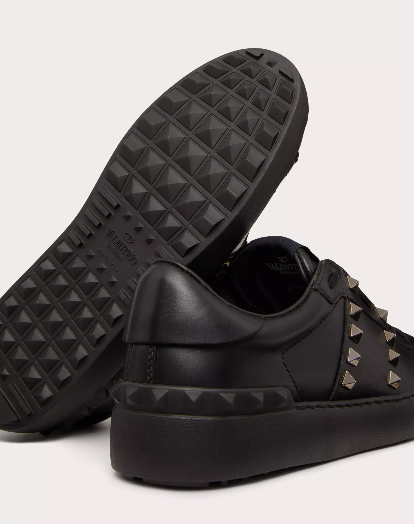 ROCKSTUD UNTITLED NOIR CALFSKIN LEATHER SNEAKER